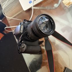 Canon EOS 7D With Lense