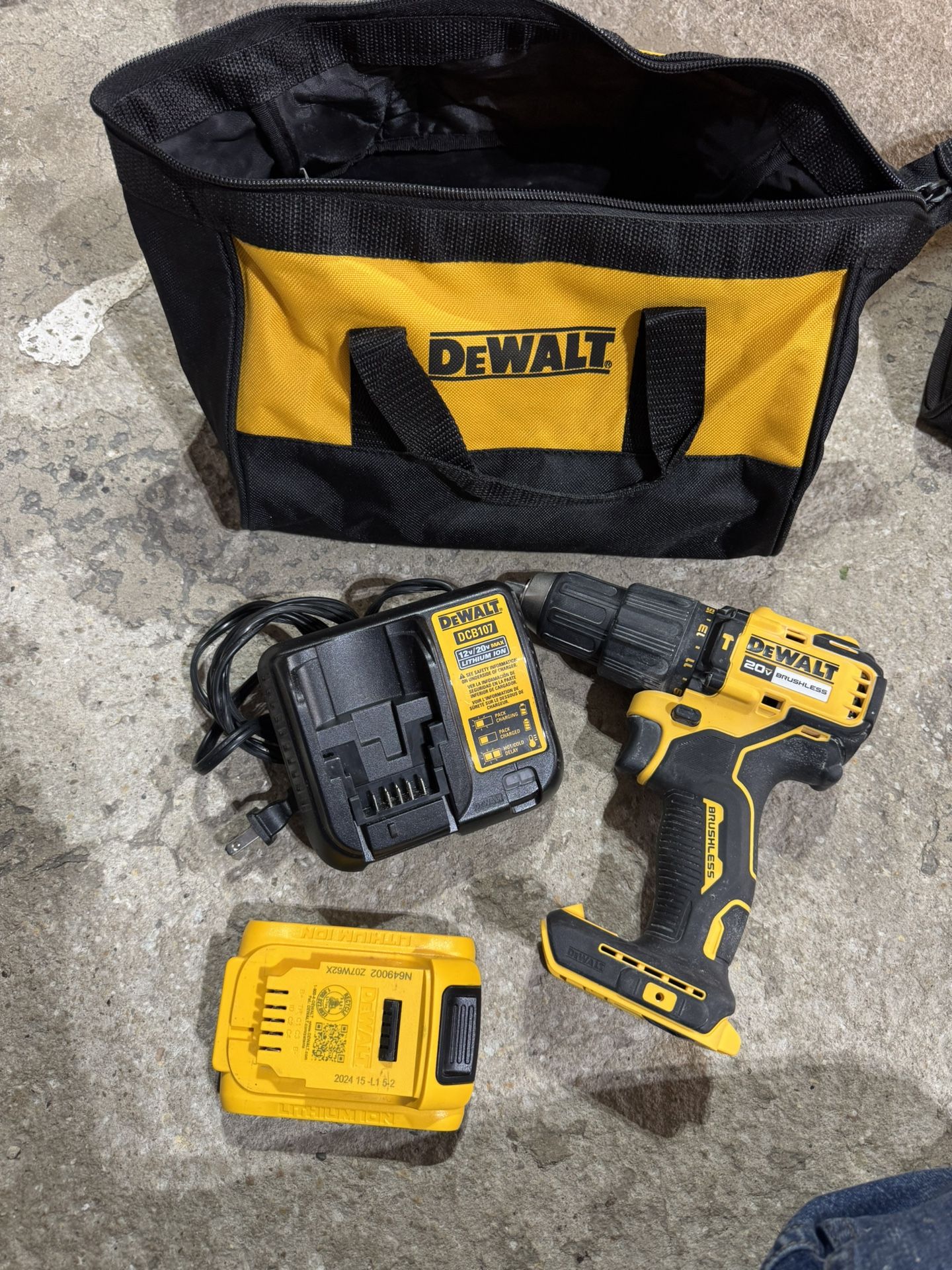Dewalt 20v Hammer Drill 1/2” with 2AH battery, charger and bag 2024