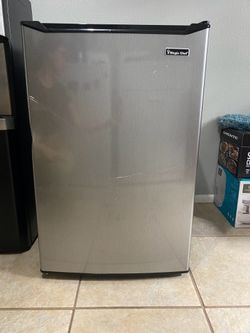 Mini Fridge/Freezer MAGIC CHEF