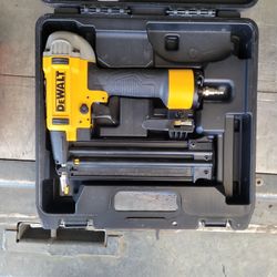 Dewalt 18GA Nail Gun