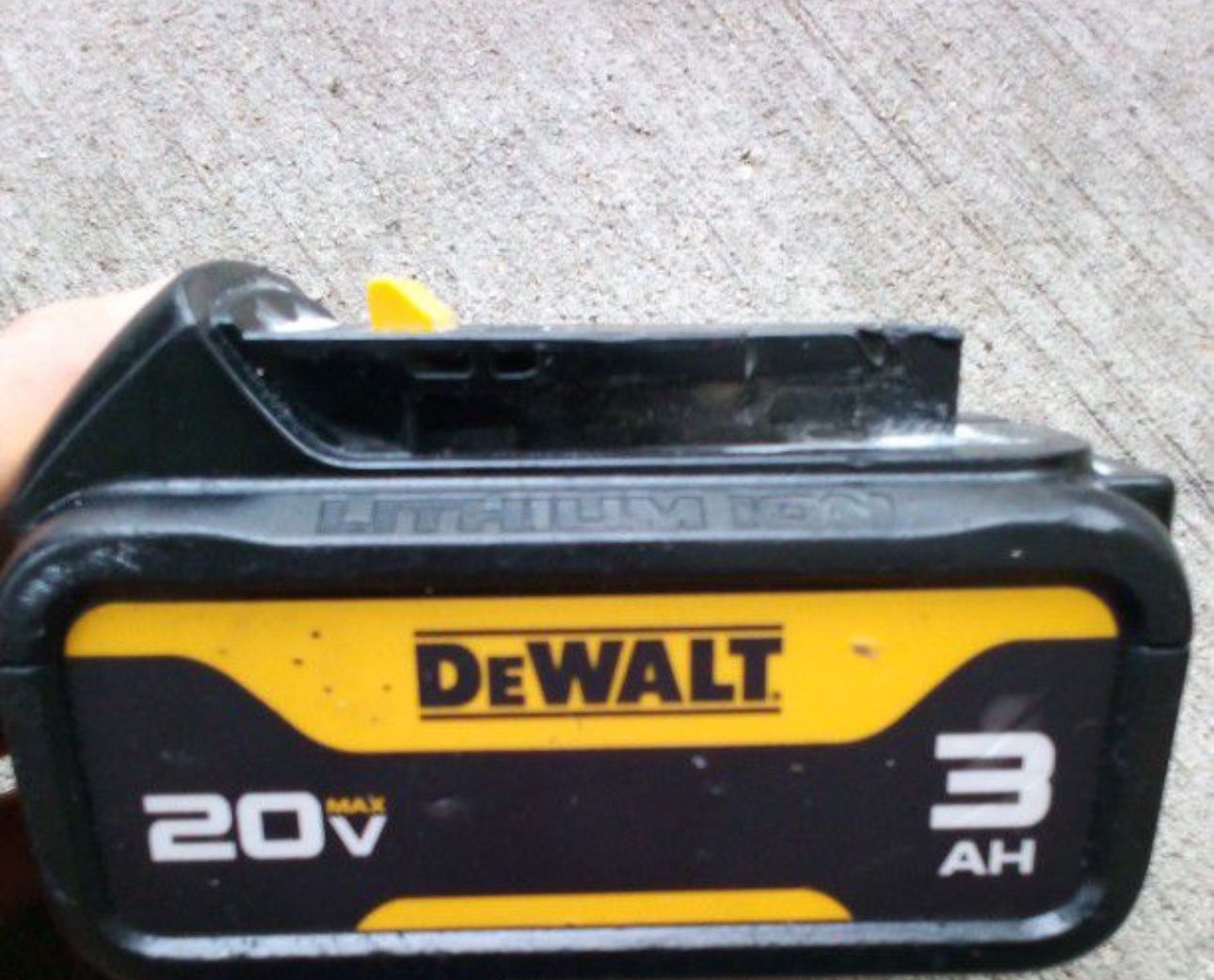 DeWalt BCP 115 12v/20v Lithium Ion Battery Charger With 20v Battery 3AH