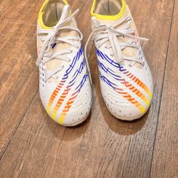 Predator Adidas kids soccer cleats - size 13 1/2 