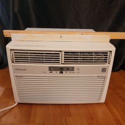 8000 BTU Fridgiare Window Ac 