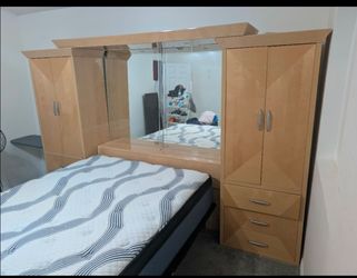 Free Bedroom wall unit