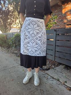 Elegant crocheted apron