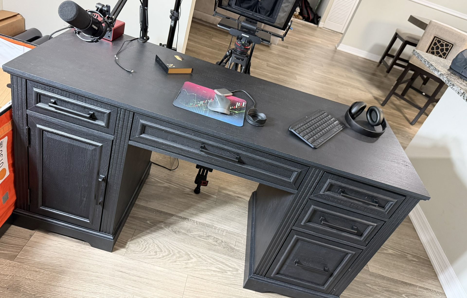 Escritorio Ejecutivo de 60", Escritorio para Computadora Estilo Granja con Cajones y Archivador