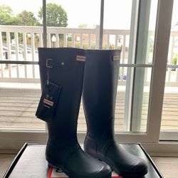 Hunter Original Tall Boots and Socks Size 8
