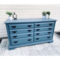 Gorgeous Blue 6-Drawer Dresser