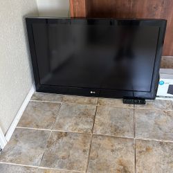 36 In LG Flatscreen TV/ W Remote 
