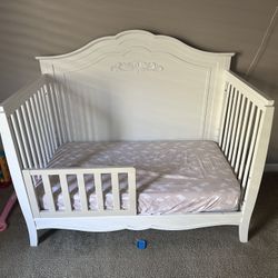 Gently Used DaVinci Fiona Crib.