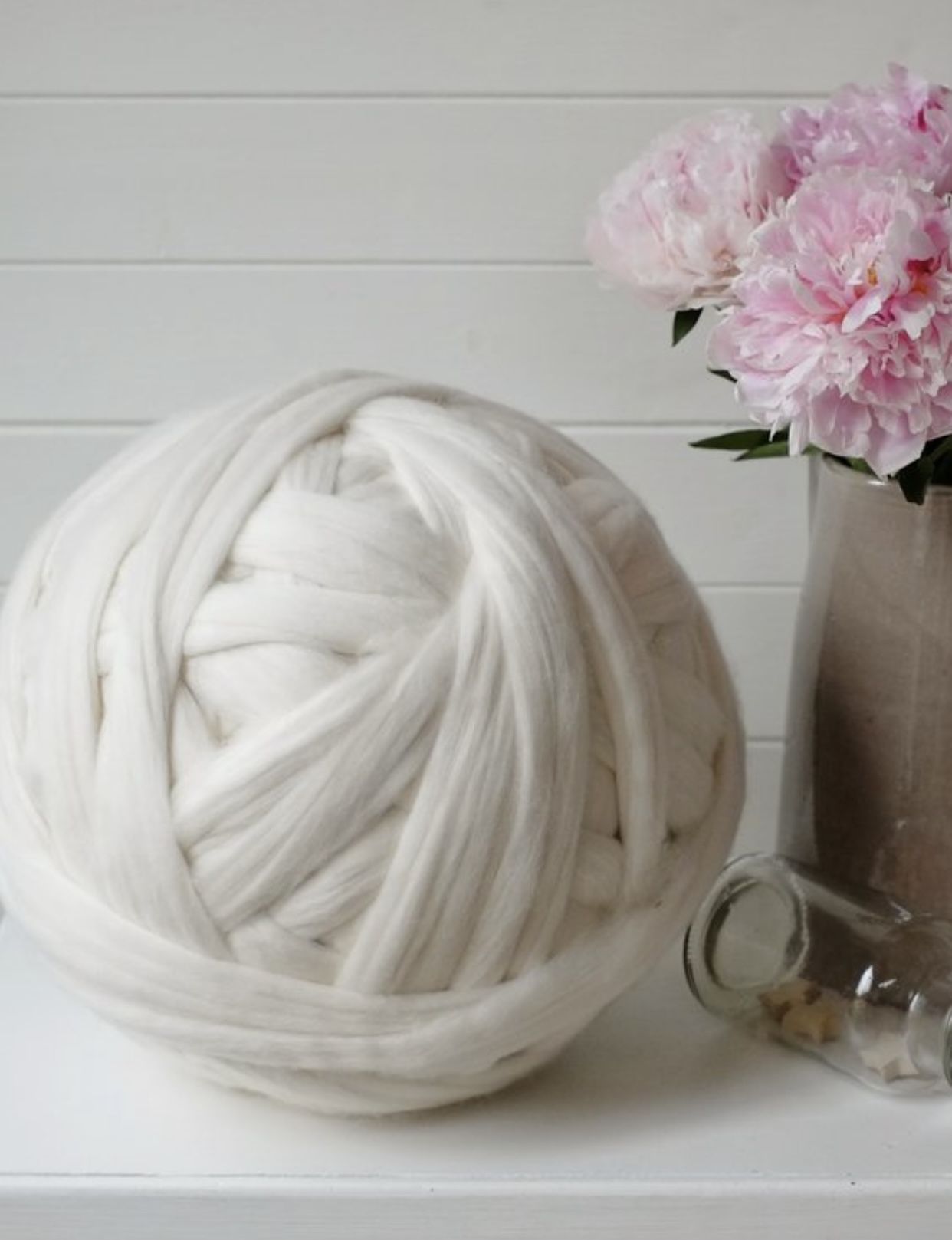 MAMMOTH GIANT ACRYLIC EXTREME KNITTING YARN 4KG