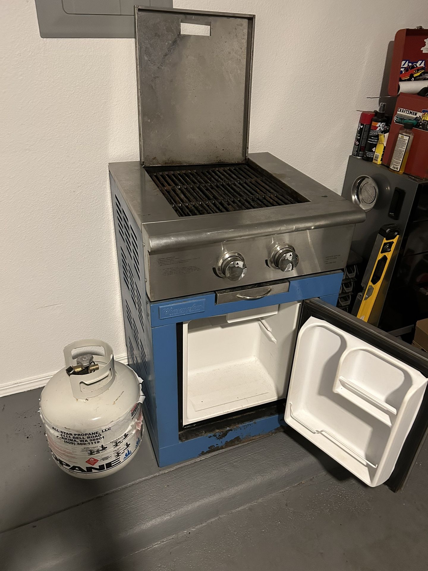 Grill And Mini Fridge Combo W/propane Tank