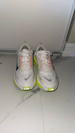 NIKE VOMERO PLUS