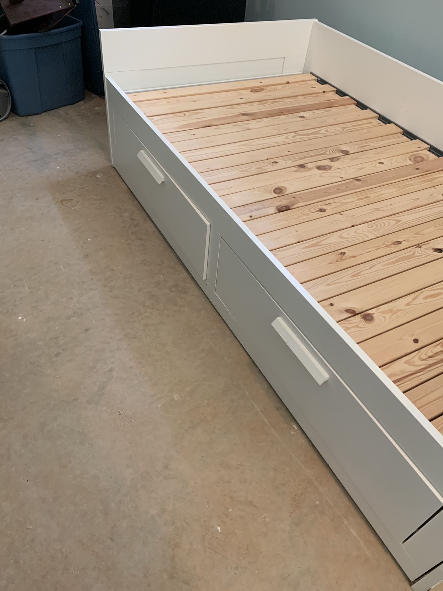 White Trundle Bed w/ two drawers