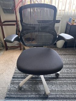 Generation by Knoll Chair