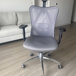 Office chair with Reclining back(barely used)