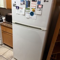 fridge / refrigerador