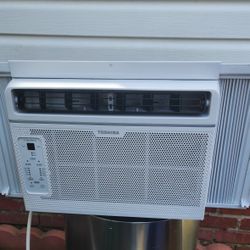 Air Conditioner  - 6,000 BTU Window Unit AC,  digital, WIFI Ready, Energy Saver mode,  Like New