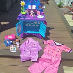 DOC McSTUFFINS GET BETTER CHECK UP CENTER/DISNEY DOC McSTUFFINS COSTUME/PLUS EXTRAS
