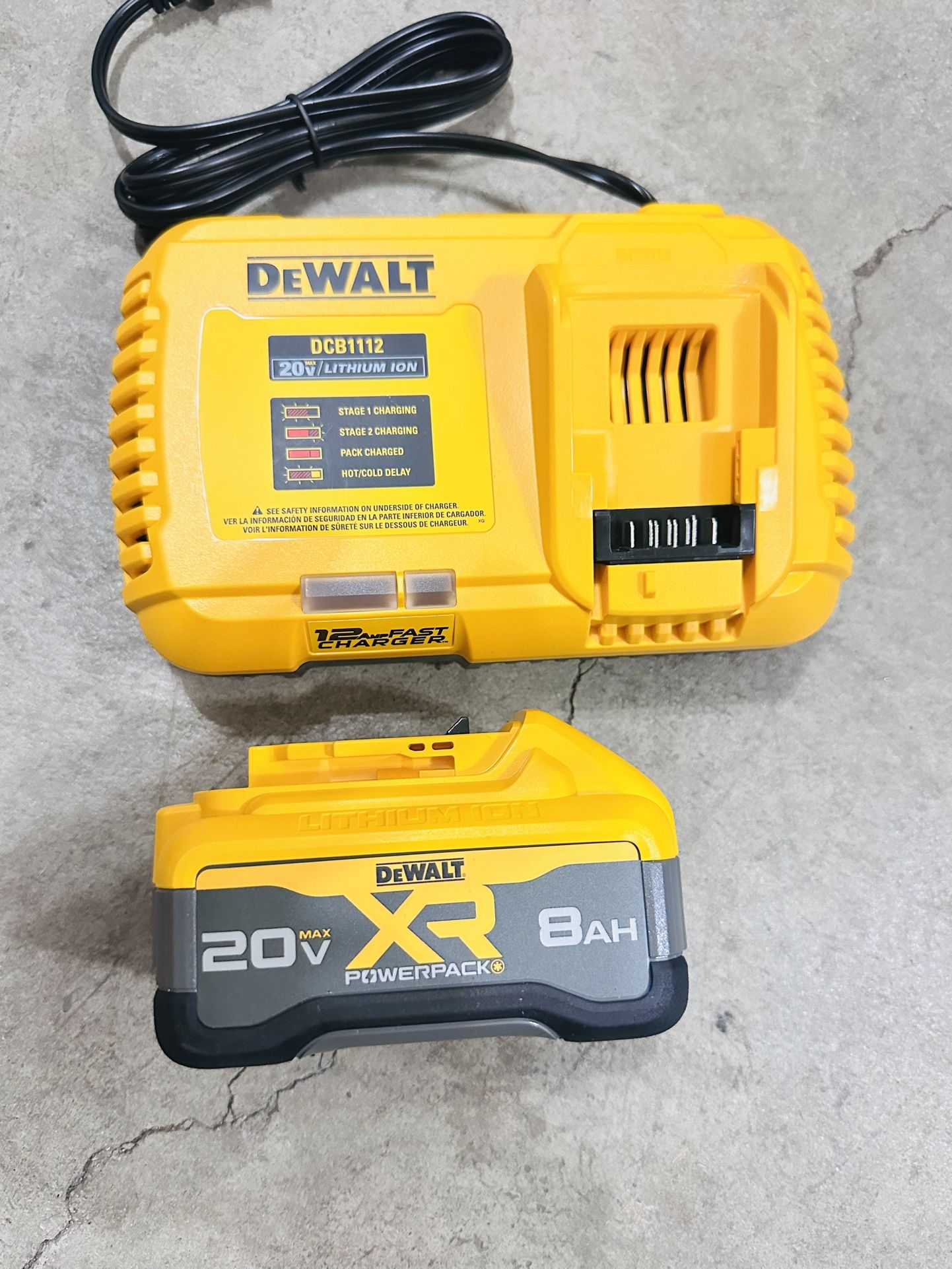 Super charger 12 Amp Dewalt And Battery 8.0