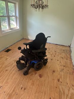 Quickie QM-710 Power Chair with Jay3 seating