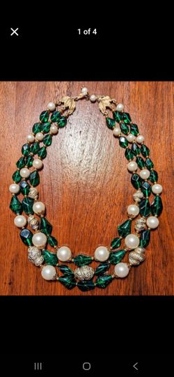 Vintage 3 Strand Trifari Crown Necklace 