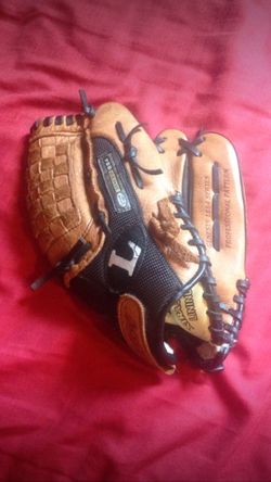 Louisville slugger baseball glove