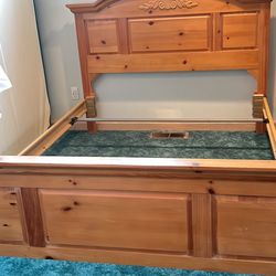 Broyhill frame for full/Queen mattress