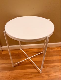 White Round Side Table. Read description 1st
