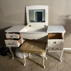 White vanity with mirror a lot of space for storage , stool included $120 OBO