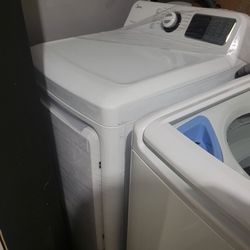 Midea Washer & Dryer  Excellent Condition 