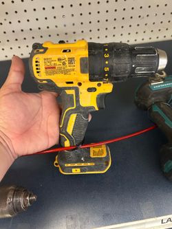 DEWALT DRILL ( BATTERY AND CHARGER )