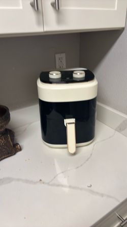 Cosori Air Fryer Black and White $15