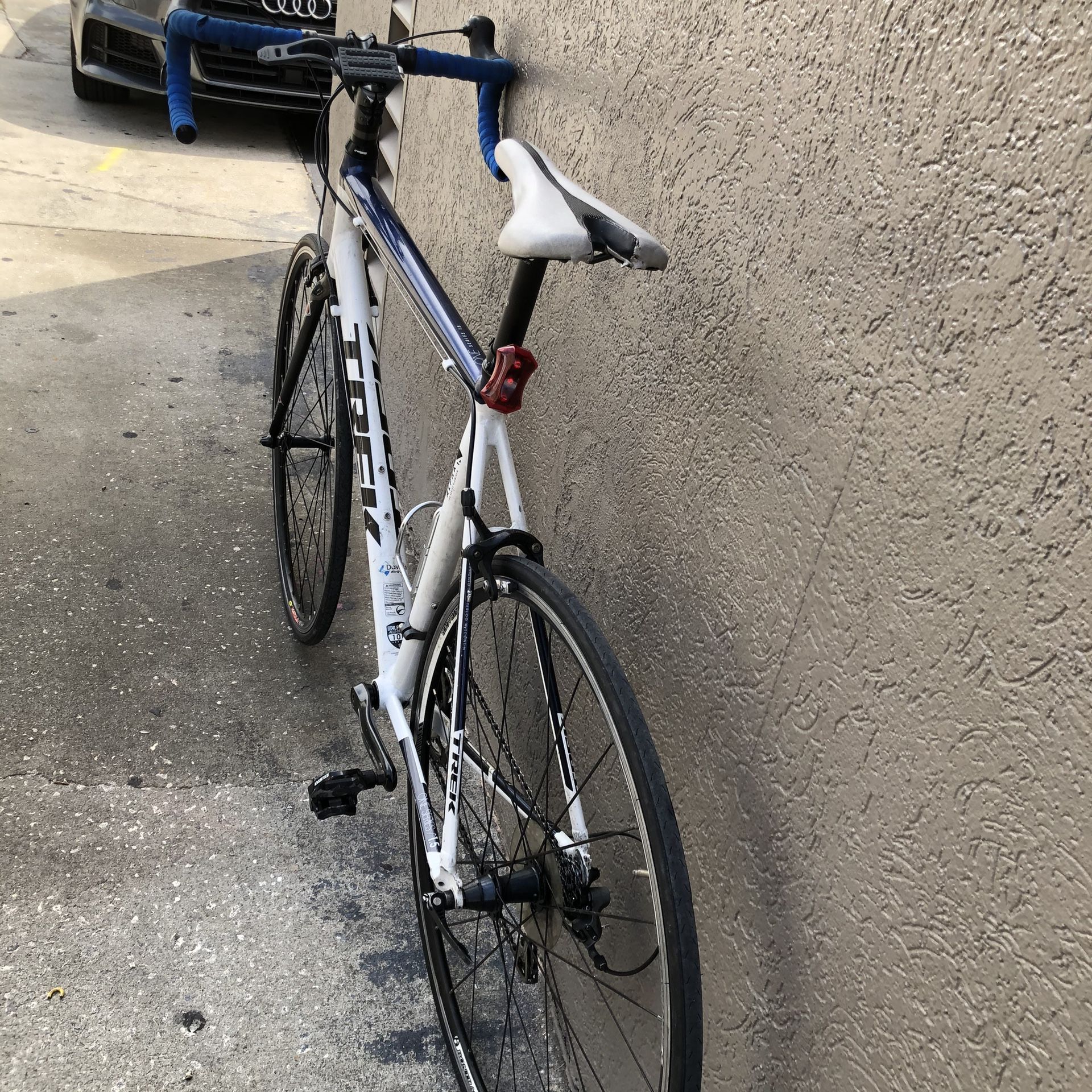 Trek road bike. Great shape 58 cm fit height. 5.9 to 6.2