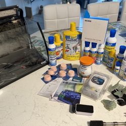 Fish Aquarium with a bunch of acessories! Don’t miss out on this deal!