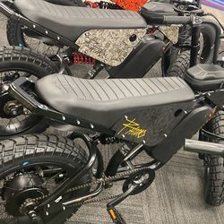 Throne Rhino AT7 eBike