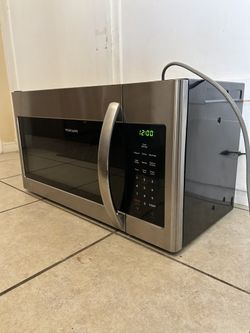 Stainless Steel Frigidaire Microwave Oven – Clean