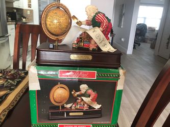 Collectible music box Tune: “Have yourself a Merry Little Xmas”. SEE ALL PICTURES $25