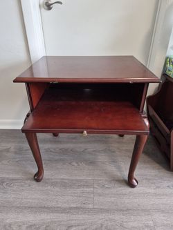 Decorative coffee table