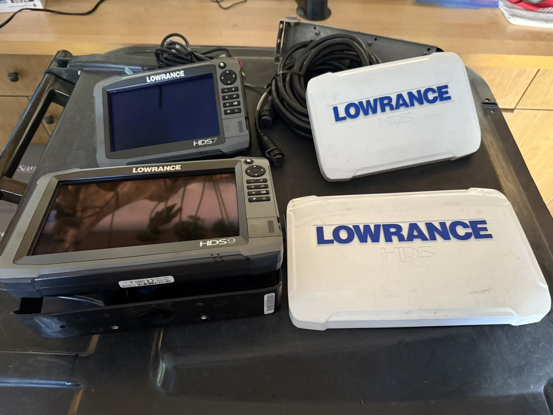 Lowrance HDS Carbon 7 Inch and 9 Inch Units
