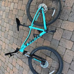2023 Trek Marlin 7 (Teal - Size Small)