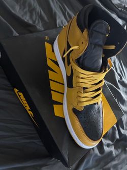 Air Jordan 1 High Yellow Black Sneaker