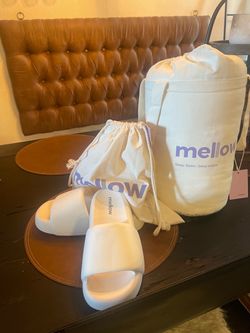 NEW Queen cooling comforter and slippers