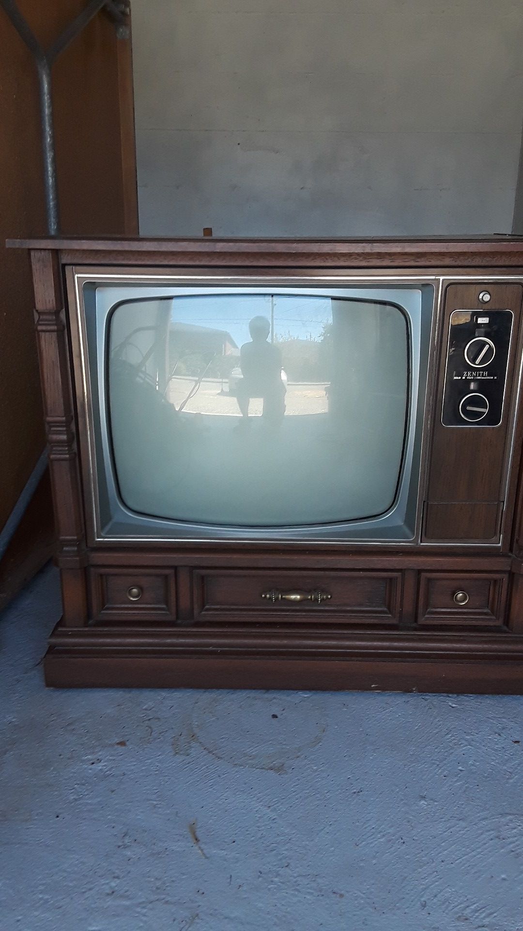 1970's 23" Zenith Solid State Chromaster II Console TV.