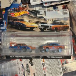 Hot Wheels Car Culture Premium 2 Pack 270 Plymouth Superbird & 70 Roadrunner