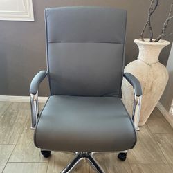 NEW STYLISH LEATHER OFFICE CHAIR 