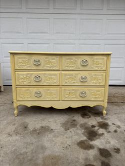 ‼️3 DRAWER DRESSER‼️FOR SALE 200$ OR BEST OFFER‼️GREAT CONDITION🚚DELIVERY AVAILABLE🚚