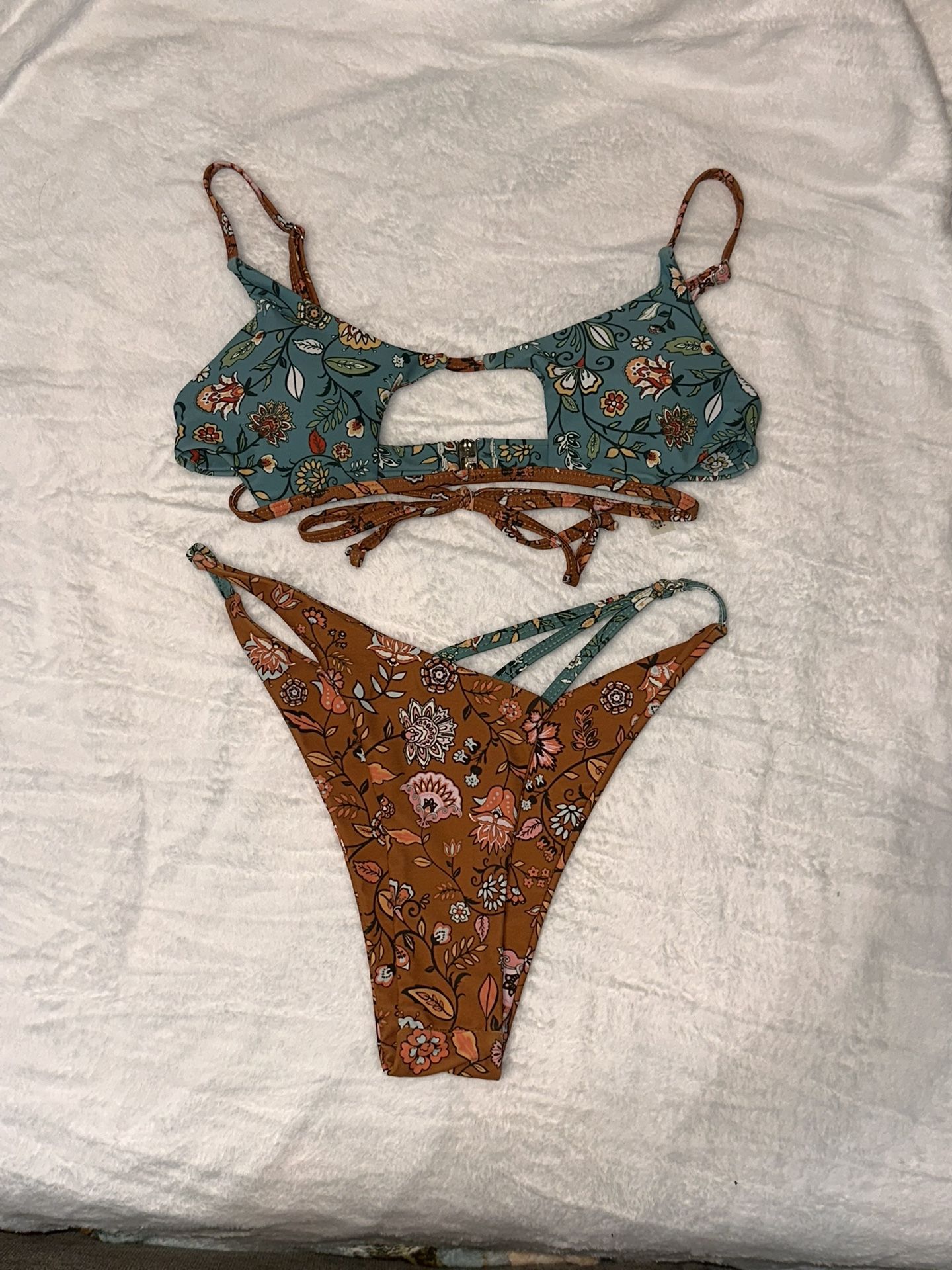 Bikini (Zaful) And White With Gold Chains