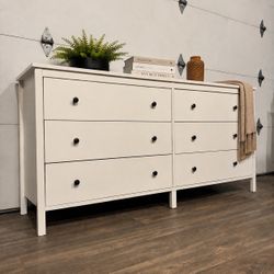 Modern White Dresser w/ Black Knobs – Wide Chest