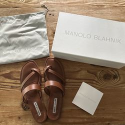 Manolo Blahnik  Susa Flat Leather Sandals